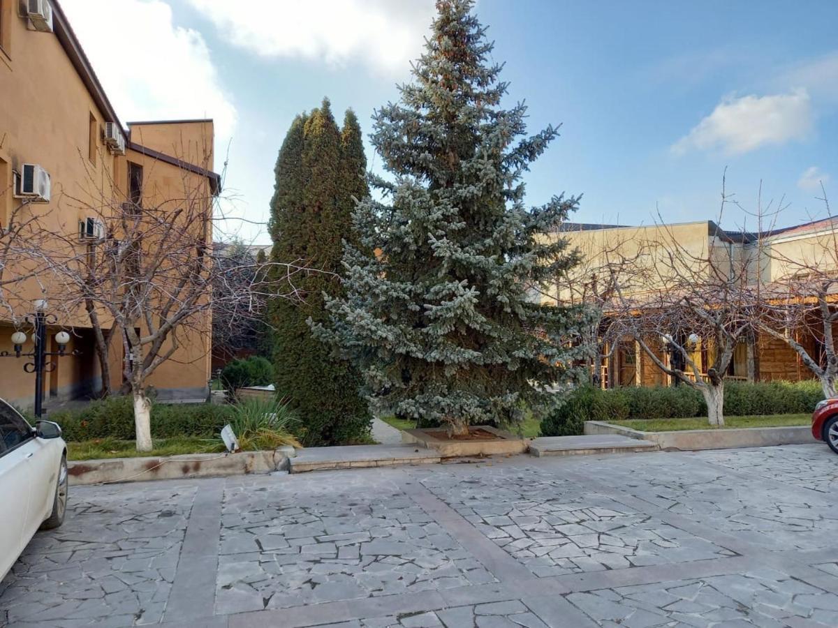 Jrvej Plaza Hotel Yerevan Exterior photo